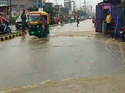 কয়েক ঘণ্টার বৃষ্টিতে ভাসছে দুর্গাপুর