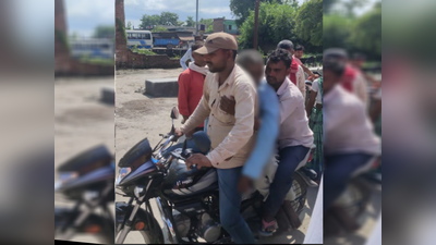 Lakhimpur Khiri News: इंसानियत शर्मसार...न मिली ऐम्बुलेंस..न ही शव वाहन, बाइक पर पिता की लाश ले जाने को मजबूर हुए बेटे