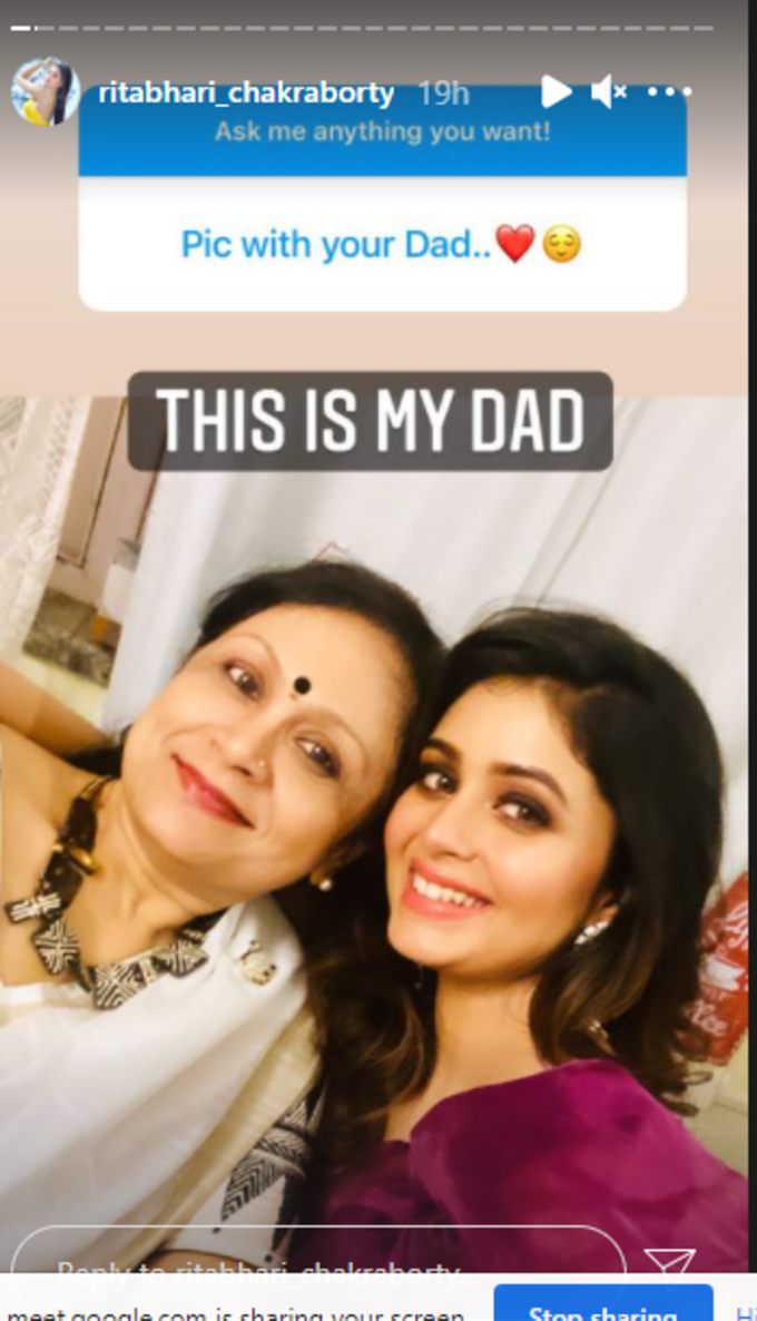 ritabhari chakraborty with her mother
