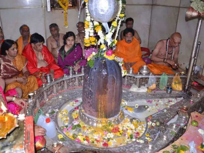 ​पंचामृताने रुद्राभिषेक