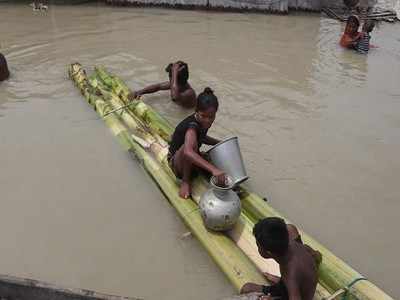 নর্দমায় পড়ে স্রোতে ডুবল শিশু