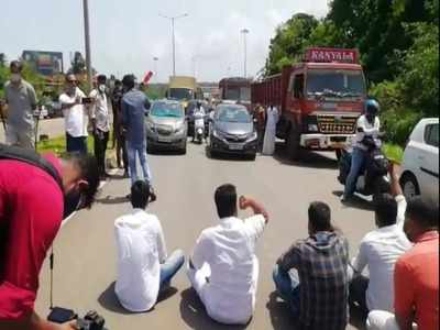 எல்லையில் பள்ளம் தோண்டிய கர்நாடக போலீஸ்; அதிர்ச்சியில் கேரளா!