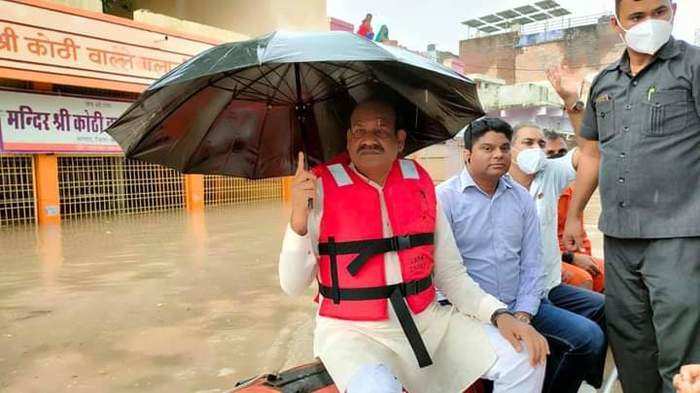 Rajasthan Flood Live Updates : कोटा में फंसे हजारों की संख्या में लोग , लोकसभा स्पीकर ओम बिड़ला ने  लिया बाढ़ प्रभावित इलाकों  का जायजा