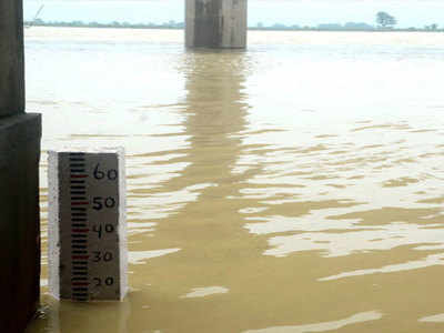 UP Flood News: खतरे के निशान पर बह रही गंगा और यमुना नदी... प्रयागराज, वाराणसी, कानपुर, आगरा में बाढ़ का खतरा