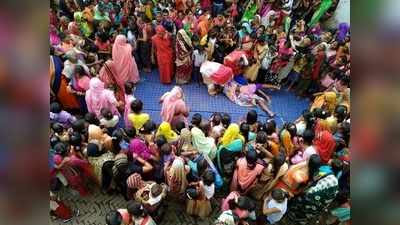 Hamirpur news: बुंदेलखंड के इस गांव में अंग्रेजों के जमाने से होता आ रहा है हर साल महिलाओं का दंगल, पुरुषों की नो एंट्री