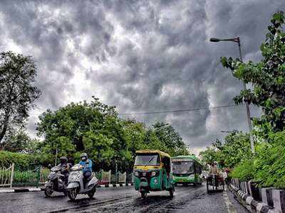 Delhi Rain News :  दिल्ली-NCR के इलाकों में कुछ घंटों में होगी बारिश, जानें कितना गिरेगा पारा