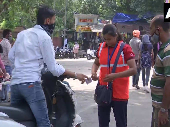 पार्किंग की पर्चियां काटती हैं बॉक्सर रितु