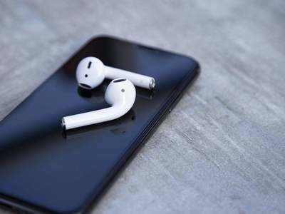 कहीं असली की कीमत में तो नहीं खरीद लाए Fake AirPods, ऐसे चेंक करें और सेफ रहें