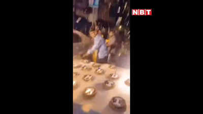 Mumbai Crime News:जन्मदिन पर युवक ने काटा तलवार से केक, पुलिस ने शुरू की तलाश