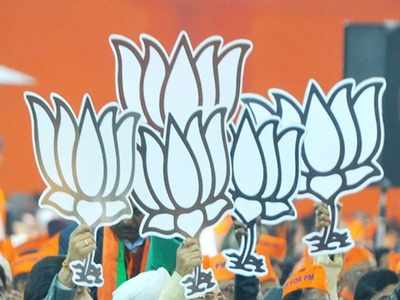 BJP-র পশ্চিমবঙ্গ বাঁচাও কর্মসূচি ঘিরে ধুন্ধুমার কাণ্ড, পুলিশের সঙ্গে ধস্তাধস্তিতে চরম উত্তেজনা রাজপথে