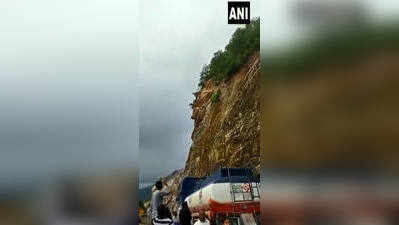 Uttarakhand Landslide Video: ऋषिकेश-श्रीनगर हाइवे पर भूस्खलन... लोग खड़े देखते रहे और तेज आवाज के साथ टूटकर गिरा पहाड़