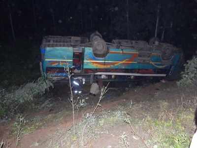 UP road accident: दिल्‍ली-लखनऊ नेशनल हाइवे पर बस हादसा, सवार थे 100 मजदूर, कई घायल