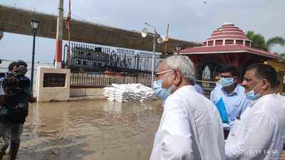 Bihar Flood : पटना में गंगा बजा रही खतरे की घंटी,  10 जिलों के सैंकड़ों गांव बाढ़ से प्रभावित
