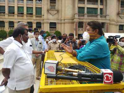 ಸಚಿವ ಆರ್‌ ಅಶೋಕ್‌ ಮುಂದೆ ಕಣ್ಣೀರಿಟ್ಟ ಬಿಜೆಪಿ ಶಾಸಕ ಎಂಪಿ ಕುಮಾರಸ್ವಾಮಿ..!