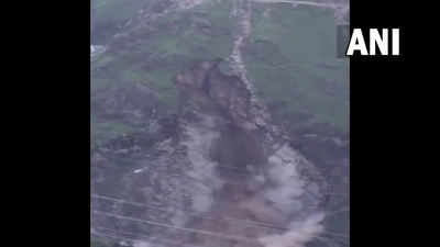 शांत नहीं हो रहा पहाड़ों का गुस्सा, अब उत्तराखंड में नैशनल हाइवे के पास आया भूस्खलन, देखें वीडियो