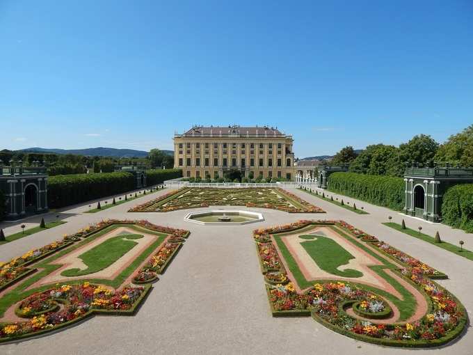 स्कॉनब्रुन पैलेस और गार्डन - Schönbrunn Palace and Gardens in Hindi