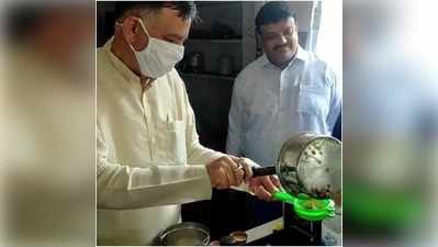 Kanpur News: कैबिनेट मंत्री सतीष महाना ने टी-स्टॉल में बनाई चाय, कार्यकर्ताओं ने ली चुस्की, वीडियो हुआ वायरल