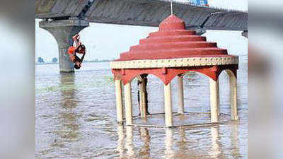 Patna Flood : पटना में गंगा का बढ़ता जलस्तर अभी भी बजा रहा खतरे की घंटी, एक हफ्ते बारिश न होने पर सुधर सकते हैं हालात