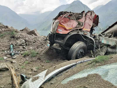 Himanchal pradesh landslide: हिमाचल प्रदेश के किन्नौर में भूस्खलन से मरने वालों की संख्या बढ़कर हुई 25