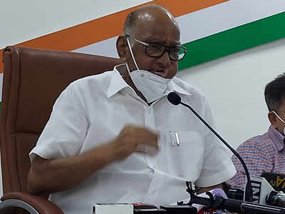 pawar gives answer to raj thackeray: जातीयवादाच्या आरोपानंतर शरद पवार यांचा राज ठाकरे यांना टोला; म्हणाले...