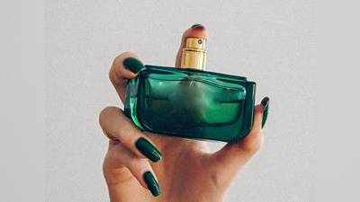 पसीने की बदबू से खास पलों को होने न दें खराब, इस्तेमाल करें ये बेहतरीन Perfumes