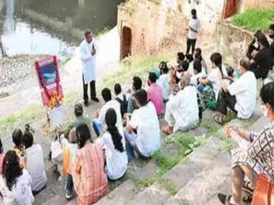 Crocodile Prayer Meet: ...जब मगरमच्छ के लिए रोया शहर, श्रद्धांजलि सभा में गूंजे वैदिक मंत्रोच्चार