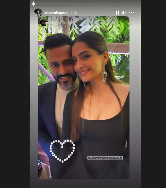 Inside pictures of Rhea Kapoor and karan&#39;s reception party