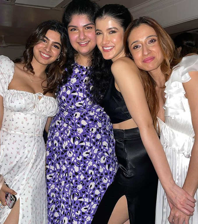 Inside pictures of Rhea Kapoor and karan&#39;s reception party