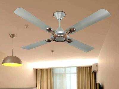 रिमोट कंट्रोल और मॉडर्न डिजाइन वाले इन सस्ते Ceiling Fans से घर के पुराने पंखों को बदलने में न करें देर