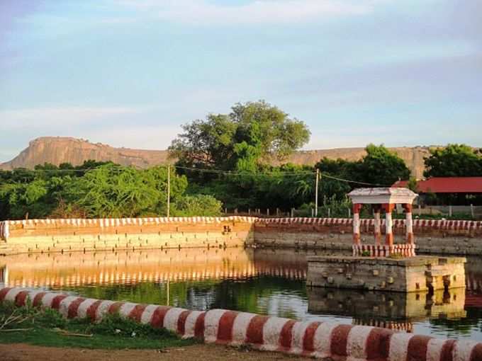 Thirumohoor Kalamegaperumal temple Tank