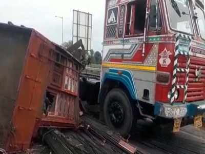 पुणे-सातारा महामार्गावर विचित्र अपघात: ट्रकवर आदळला ट्रक; चालक गंभीर जखमी