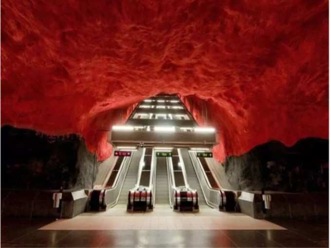 Solna Centrum Subway Station है ये!