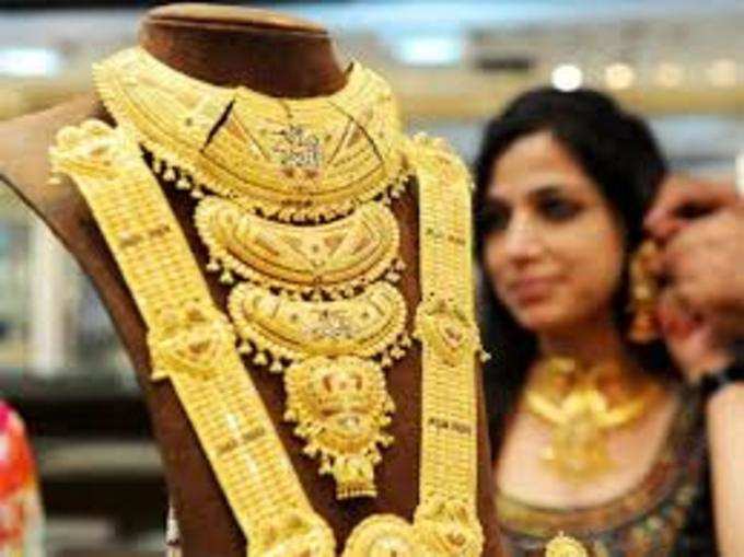 9 हजार रुपये से भी अधिक सस्ता हुआ सोना