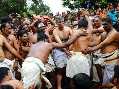 വീരസ്മരണകൾ പുതുക്കുന്ന ഓണത്തല്ല്’