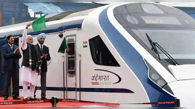 Vande Bharat Train: नयी वंदे भारत ट्रेनों में आपात स्थिति में बचाव के लिए कई सुविधाएं होंगी