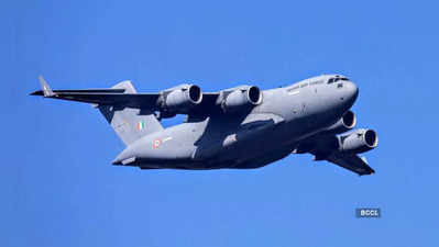 afghanistan evacuation : अफगाणिस्तानमध्ये अडकलेल्या भारतीयांना आणण्यासाठी हवाई दलाचे विशेष विमान सज्ज, सूत्रांची माहिती