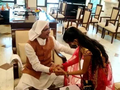 राखी पर शिवराज सिंह चौहान ने बेटियों को दिया गिफ्ट, कॉलेज में दाखिले के साथ ही मिलेंगे 20 हजार रुपये