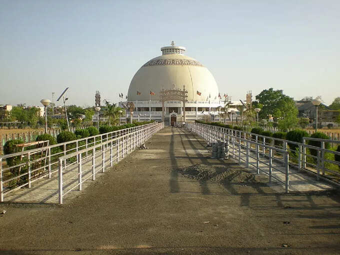 नागपुर में दीक्षाभूमि स्तूप - Deekshabhoomi Stupa in Nagpur in Hindi