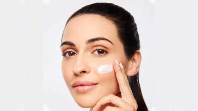 टैनिंग से डल हो सकती है स्किन टोन, ट्राय करें ये बेस्ट Tan Removal Cream