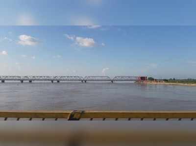 Flood in UP: बहराइच एल्गिन ब्रिज पर खतरे के निशान से ऊपर बह रही घाघरा, दर्जनों गांवों पर बाढ़ का खतरा