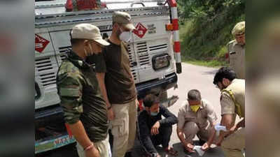 सीमा पार से फेंके जाते हैं हथियार, फिर कश्मीर में ट्रकों से होती है सप्लाई, चौकस हुई पुलिस, सख्त हुई निगरानी