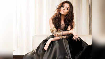 <strong>Aishwarya Rai Beauty : </strong>ऐश्वर्या राय बच्चनचा इतक्या वर्षांनी समोर आला अधिकच तरूण, सेक्सी व ग्लोइंग लुक असलेला एक नवा फोटो, हा प्रेग्नेंसी ग्लो की अजून काही…? 