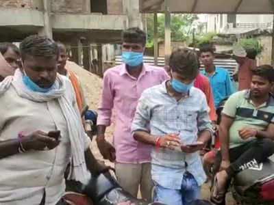 Mirzapur News: मिर्जापुर में आरपीएफ की लापरवाही से गई युवक की जान, इलाज के अभाव में तोड़ा दम