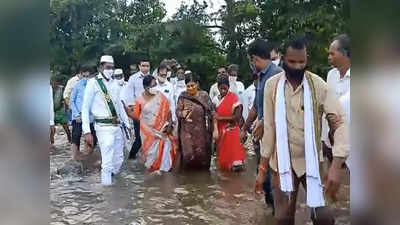 కదిలొచ్చిన మహిళా కలెక్టర్.. వాగులు దాటుకుంటూ వెళ్లి..