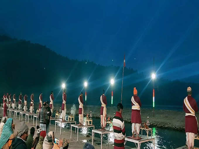 ऋषिकेश में त्रिवेणी घाट - Triveni Ghat in Rishikesh in Hindi