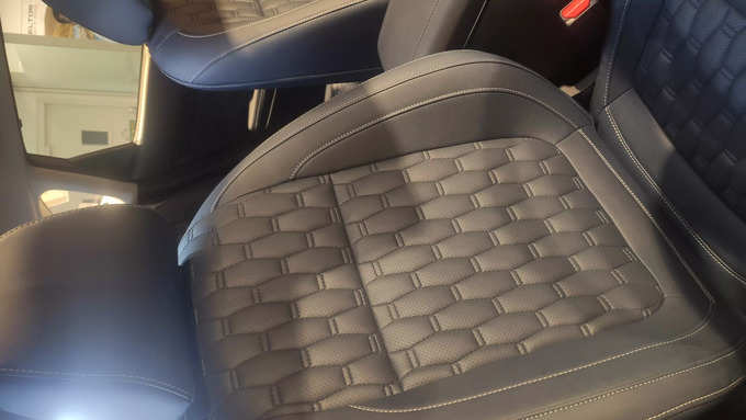 Kia_Seltos_X_Line_upholstery