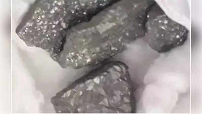 californium seized : ​कोलकाता विमानतळावर २५० ग्रॅम कॅलिफोर्नियम जप्त, किंमत ४२५० कोटी रूपये!