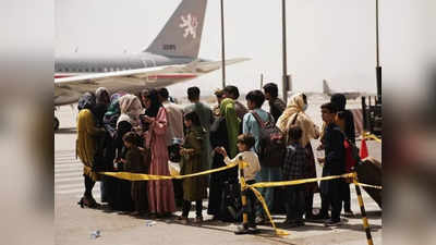 धमाकों के बाद काबुल एयरपोर्ट पर फिर शुरू हुआ निकासी अभियान, टला नहीं है खतरा