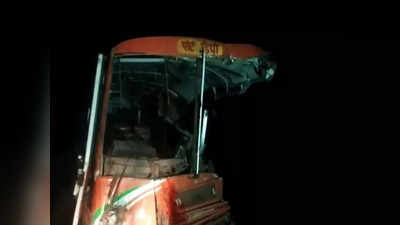 इटावाः ड्राइवर ने ली झपकी, खड़े ट्रक से टकराई रोडवेज बस, 3 की मौत, 30 घायल