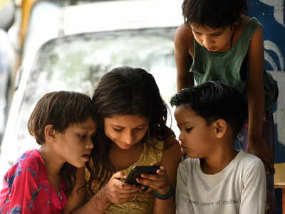 Guidelines for Screen Time: बच्चे कैसे और कितनी देर करें स्क्रीन का यूज़, एम्स बनाएगा गाइडलाइंस